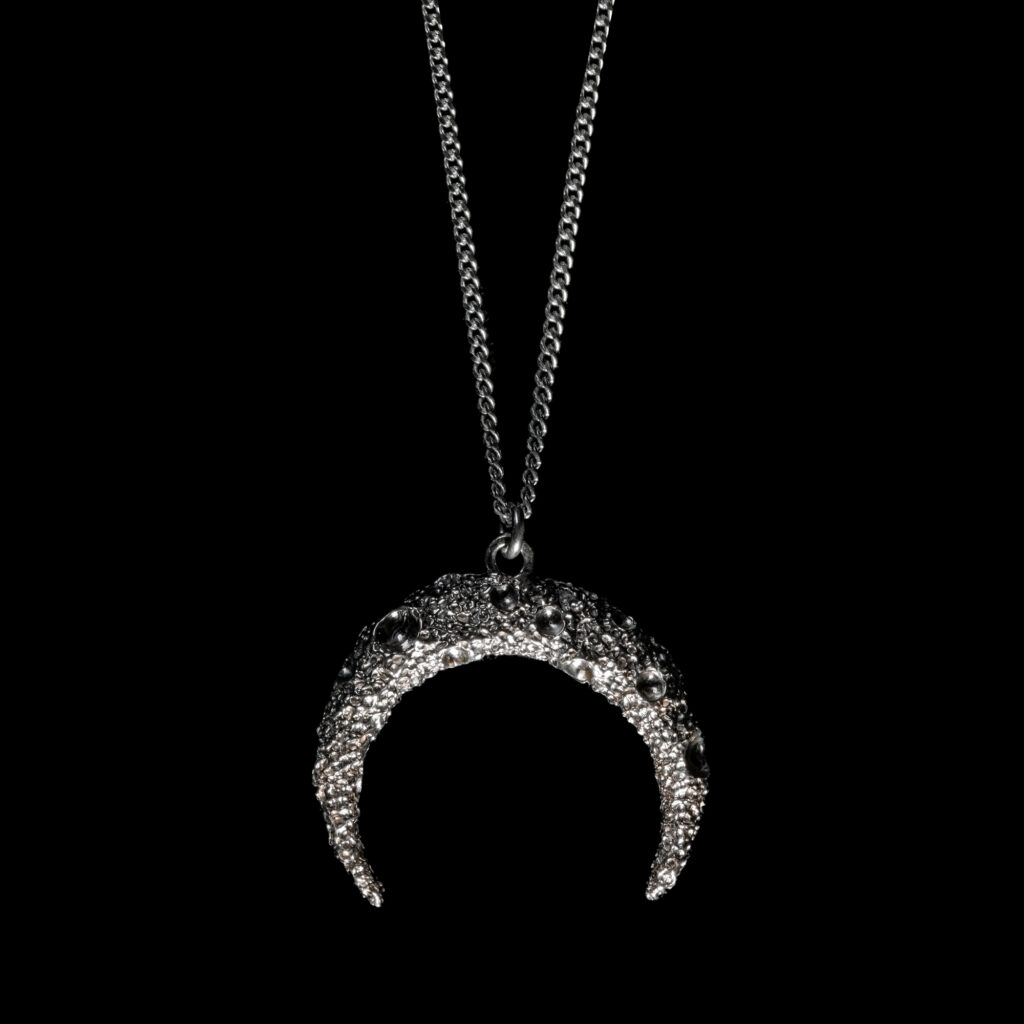 LUNA ADVERSA NECKLACE